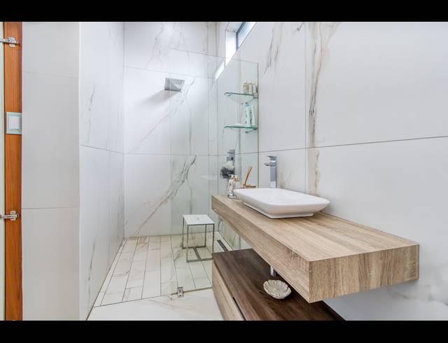 5 BEDROOM HOUSE FOR SALE IN HOUGHTON ESTATE